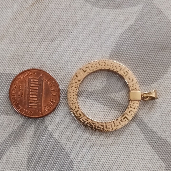 Elegant Gold-Tone Circular Pendant - Picture 3 of 7